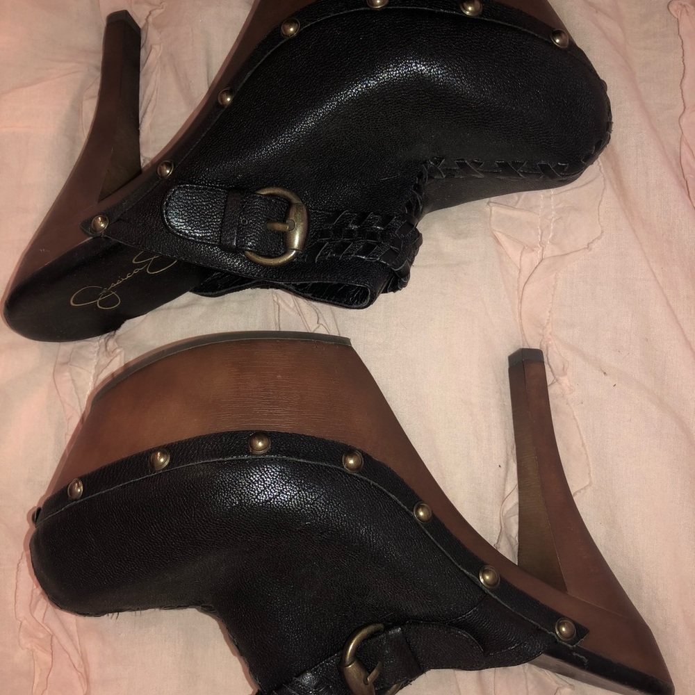 Jessica Simpson clogs